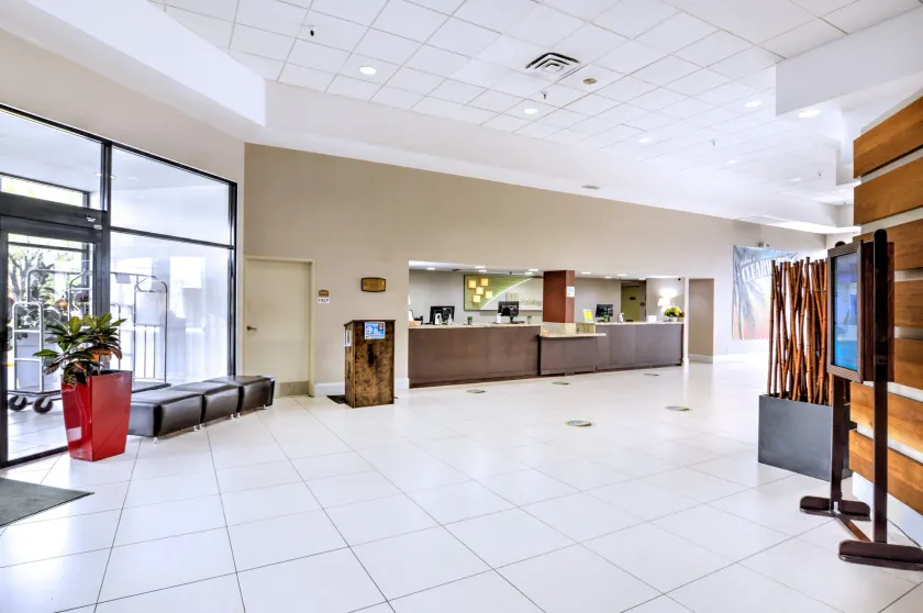 Holiday Inn St. Petersburg N - Clearwater by IHG - Lobby