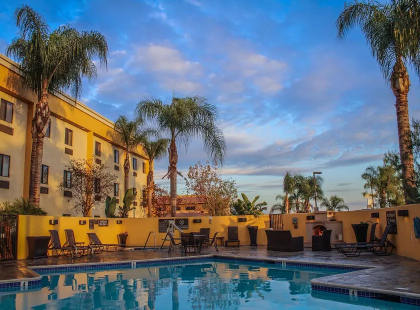 Best Western Plus Arrowhead Hotel - Image 1