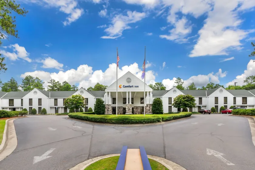 Comfort Inn Pinehurst - Southern Pines - Image 1