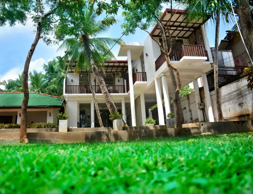 Sea View Tourist Inn - Image 1