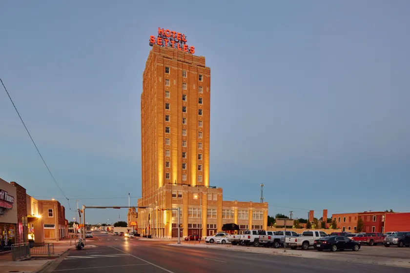 Hotel Settles - Image 1
