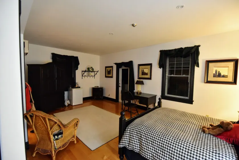 Burleigh Falls Inn - Image 1