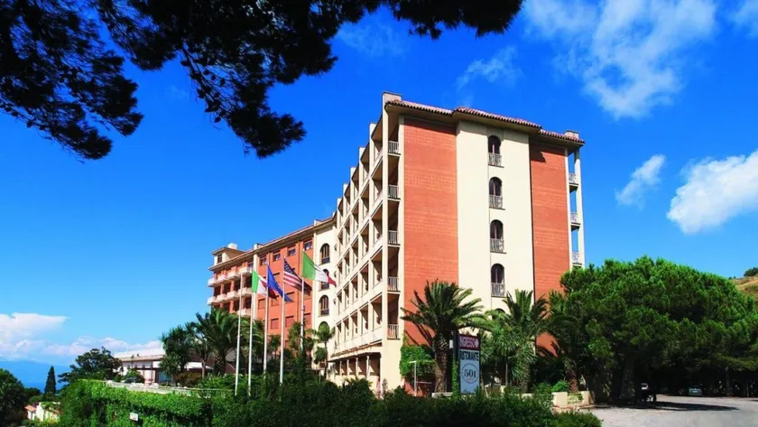 501 Hotel - Image 1