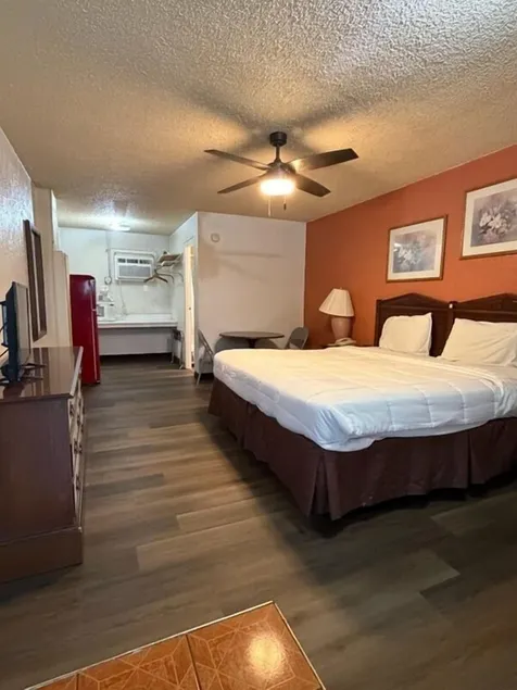 Hico Hills Inn - Image 1