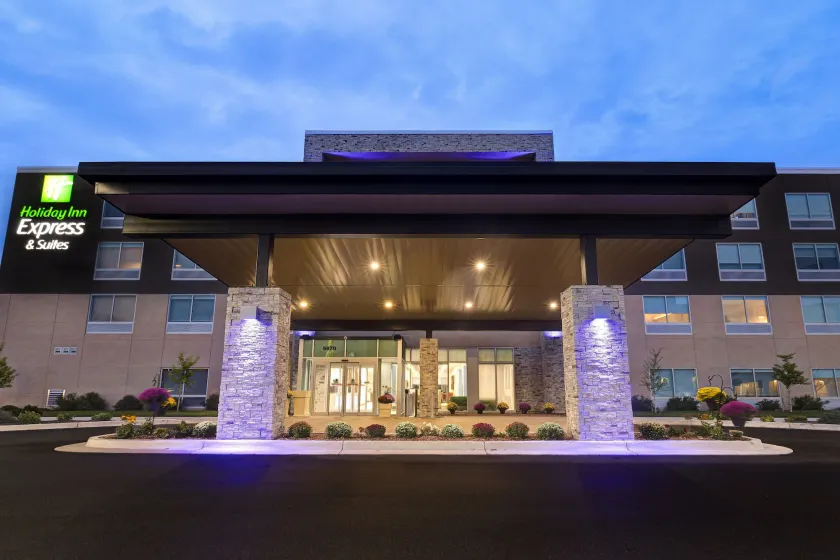 Holiday Inn Express & Suites Grand Rapids South - Wyoming by IHG - Image 1
