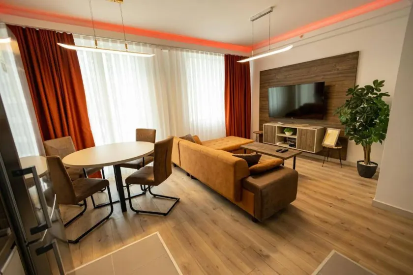 19th Floor Cozy Condo with Pool, Fitness, Parking Included in Price & Self Check in Available - Image 1