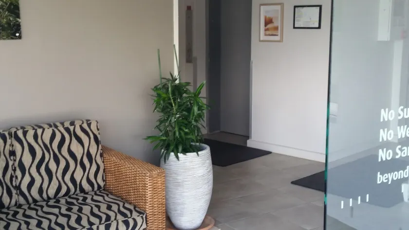 Amira Apartments - Siddeområde i lobbyen