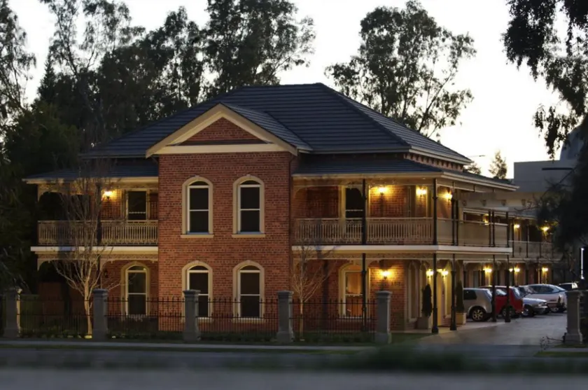 Carlyle Suites & Apartments - Image 1