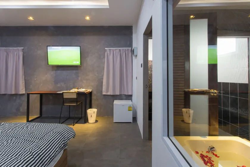 88 Fine Hotel @ Suratthani Airport - Image 1