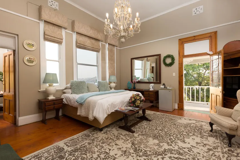 Royston Hall Historical Guesthouse - Image 1