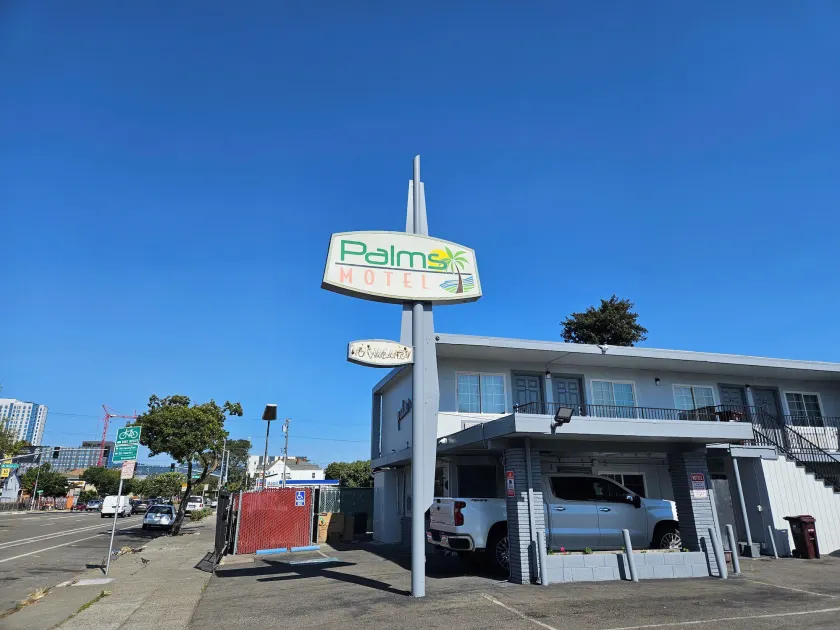 Palms motel - Image 1