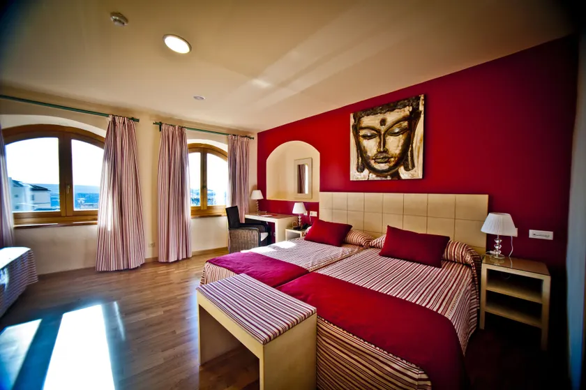 Hotel Condes de Castilla - Image 1