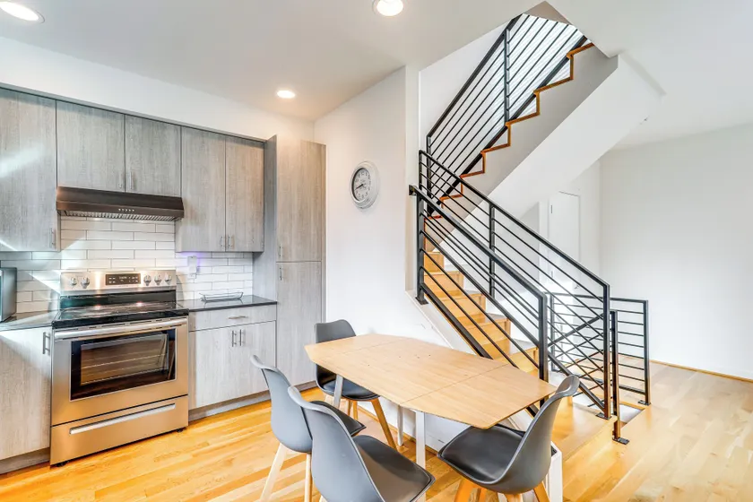 Walk to UW: Townhome w/ Rooftop Patio! - Image 1