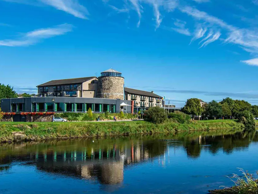Riverside Park Hotel - Image 1