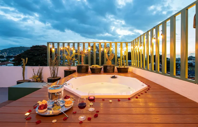 Rooftop Hot Tub! 3 levels, 5Bedroom in Villa Noria - Image 1