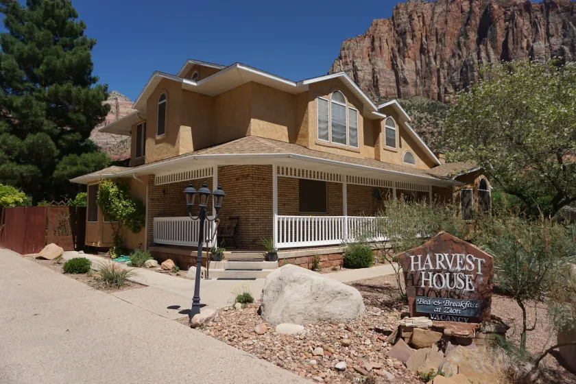 Harvest House Inn - Image 1