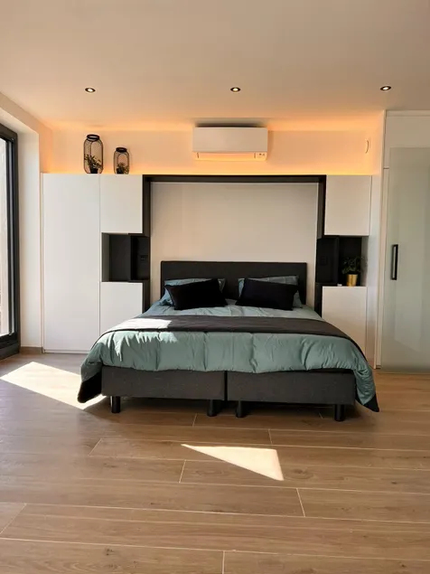 Inova - Comfort Room with Private Bathroom, Shared Facilities and Free Parking - Image 1