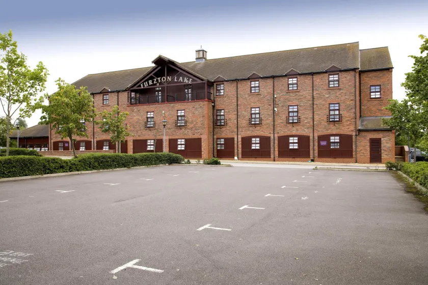 Premier Inn Milton Keynes Sw - Furzton Lake - Image 1