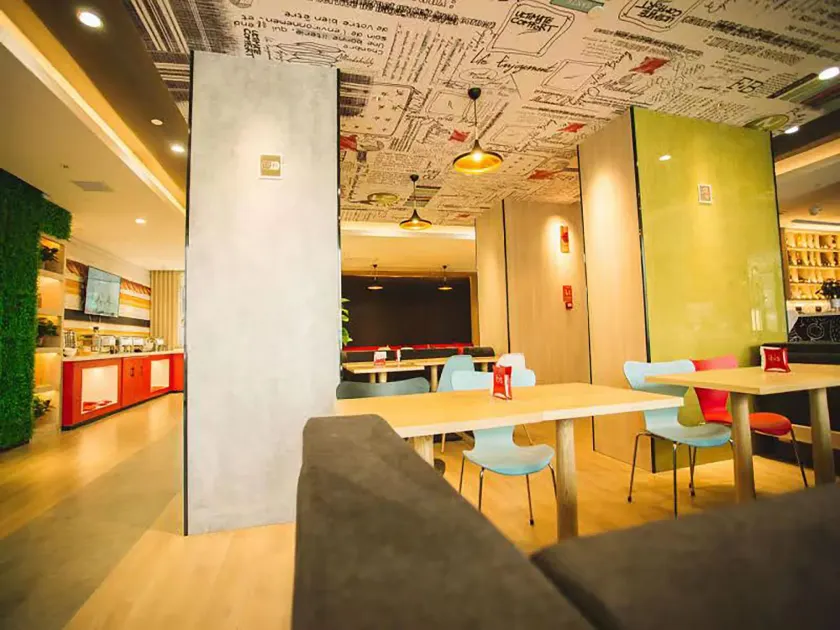 Ibis Lanzhou Xigu Yumen Street - Image 1