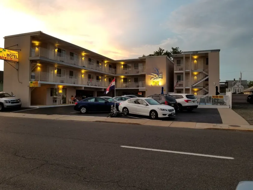 Bay Breeze Motel - Image 1
