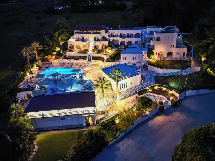 Theo Bungalows Boutique Hotel - Image 1