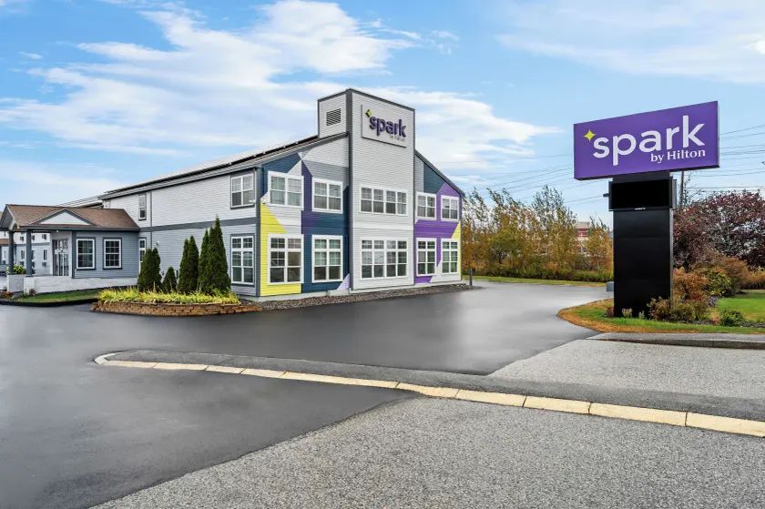 Spark by Hilton Portland Airport Maine Mall - Image 1