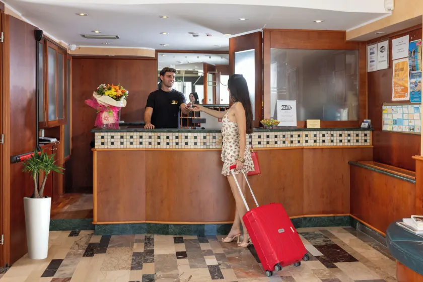 Hotel Zeus - Recepción
