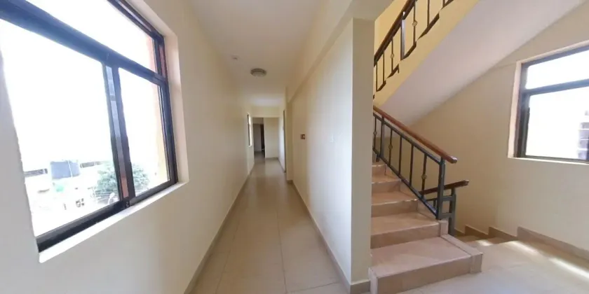 Kiandani Hotel - Interior entrance