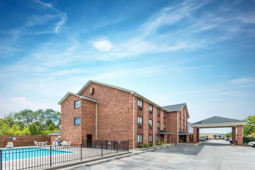 Super 8 by Wyndham Georgetown - Image 1