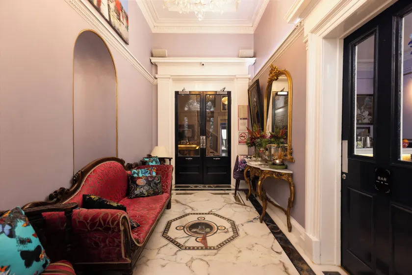 24 Royal Terrace - Interior entrance