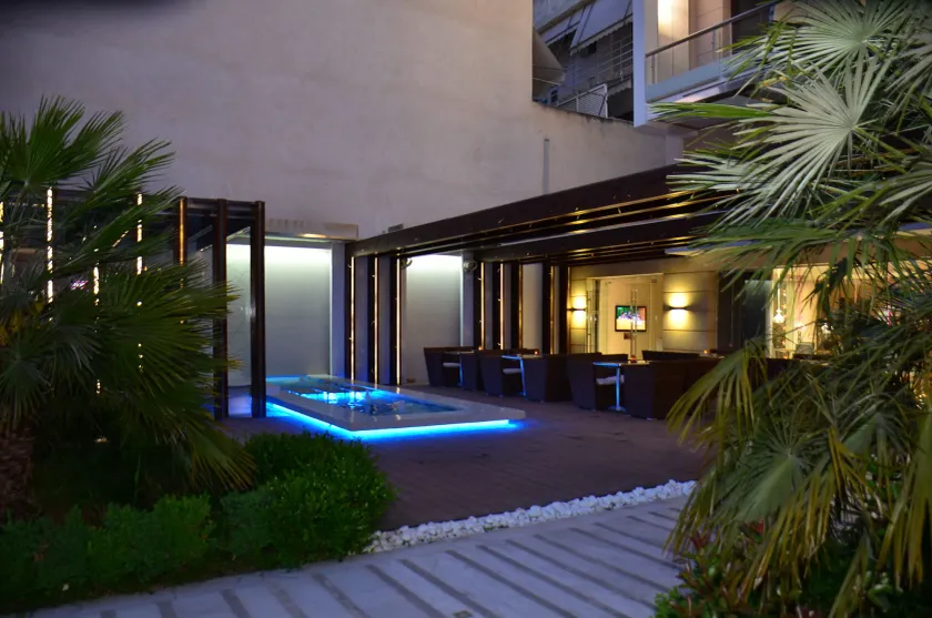 Deves Hotel - Inngangsparti