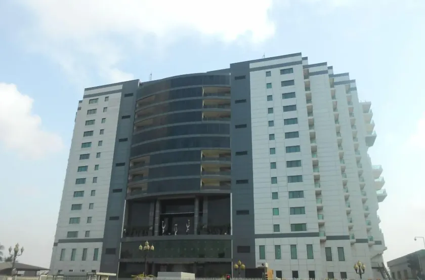 Black Diamond Hotel - Image 1