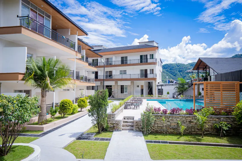 Majestic Lake Front Hotel & Suites - Image 1