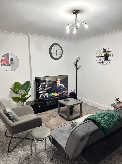 One bedroom Flat in Birmingham City Centre with free underground parking - Image 1