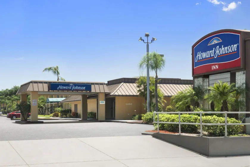 Howard Johnson by Wyndham Winter Haven FL - Image 1