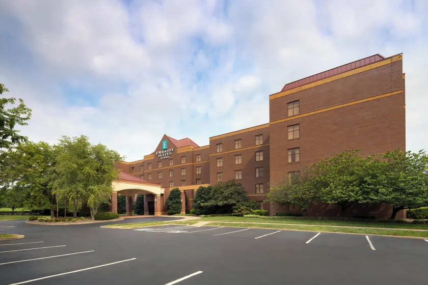 Embassy Suites by Hilton Lexington/UK Coldstream - Image 1