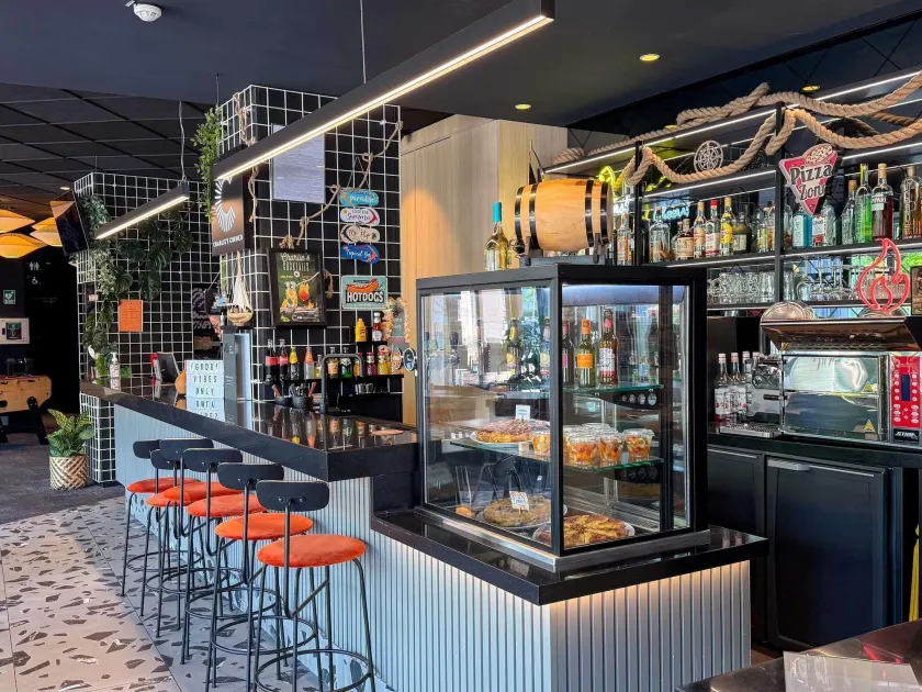 ibis Martigues - Image 1