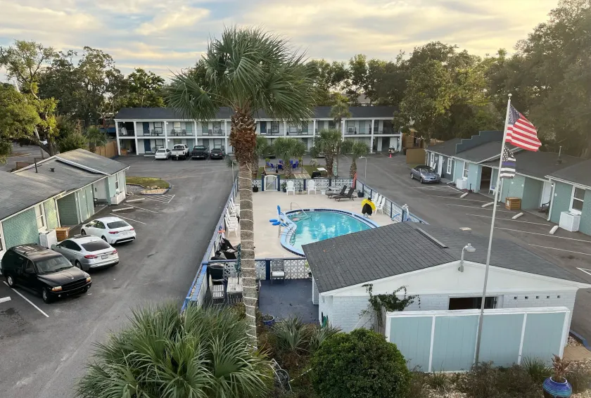 Gulf Coast Inn - Image 1
