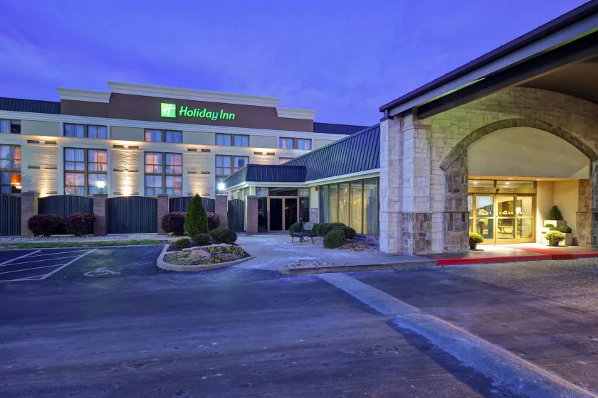 Holiday Inn Cincinnati-Riverfront by IHG - Image 1