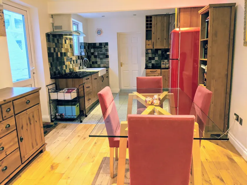 TopHome Highbury Apartment - Image 1
