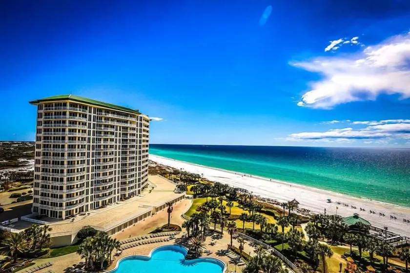 Beach Front Destination 3 Bedroom Holiday Home by Five Star Properties - Image 1