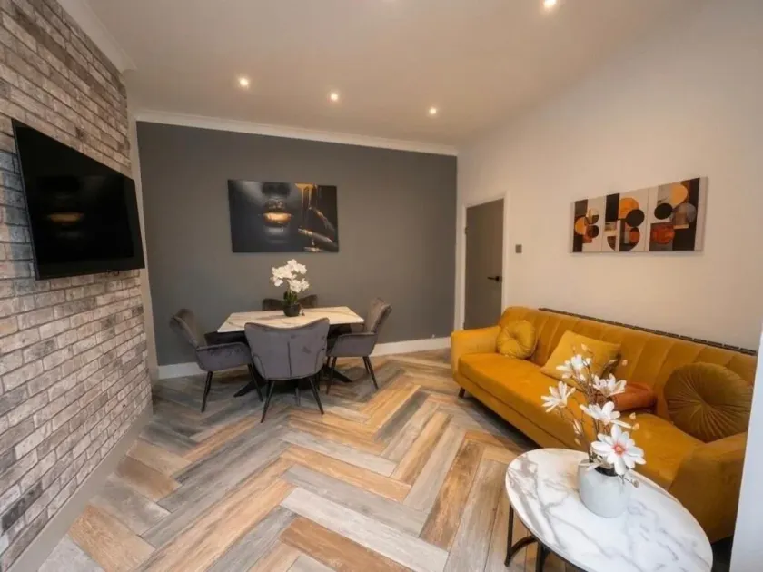 Cobden Mews - Image 1