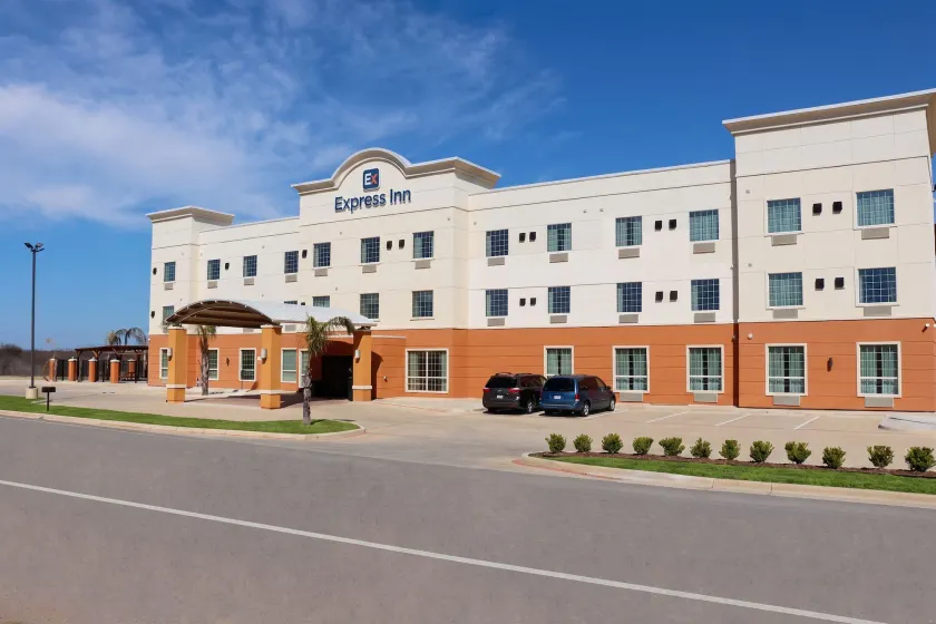 Cotulla Express Inn - Image 1