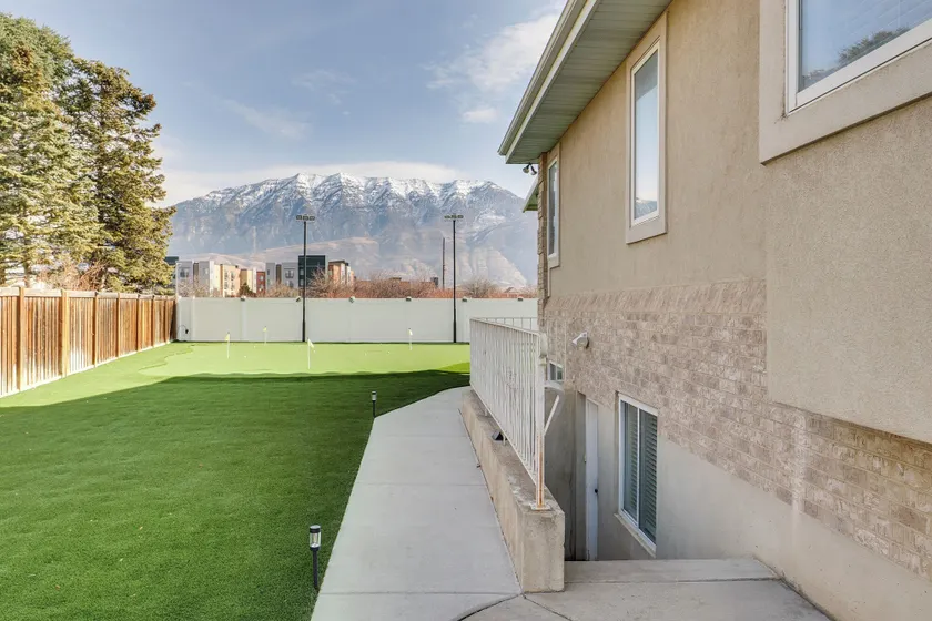 Stunning Peak Views Near Utah Lake! Cozy Getaway - Image 1
