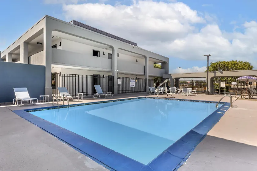 Best Western Salisbury Plaza - Image 1