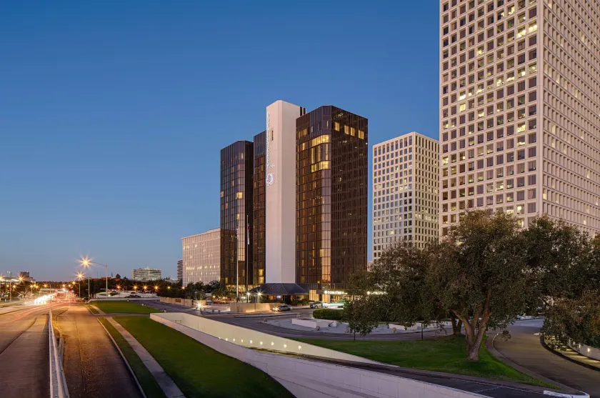 DoubleTree by Hilton Hotel Houston - Greenway Plaza - Image 1