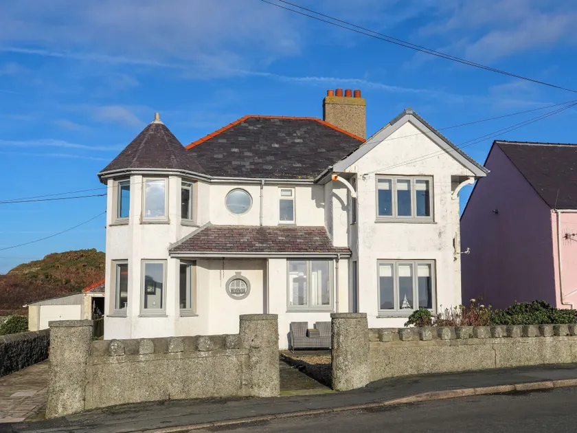 Min Y Mor Trearddur Bay - Image 1