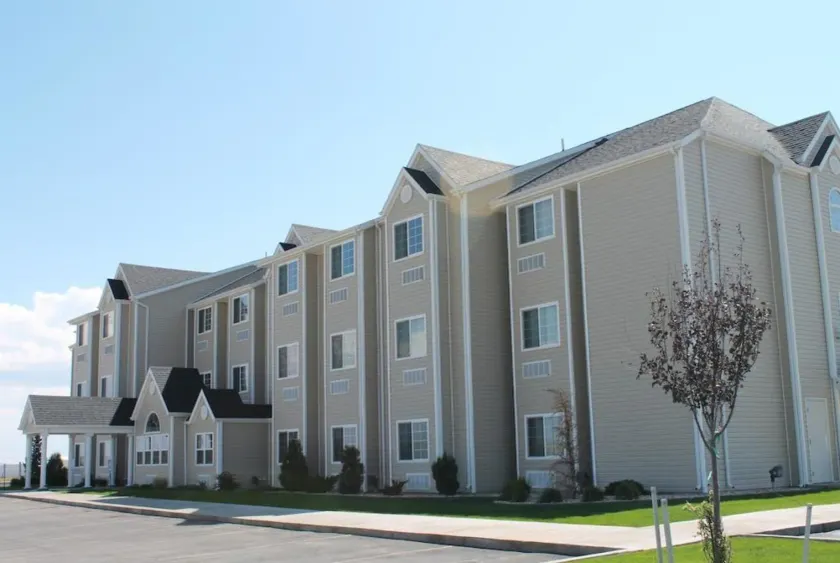 Microtel Inn and Suites by Wyndham Rawlins - Image 1