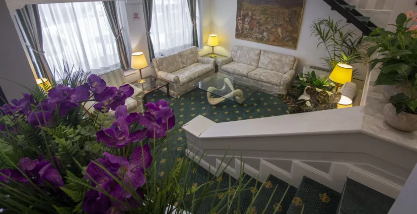 Hotel Flora - Image 1