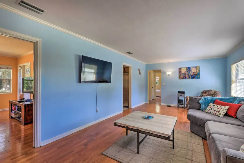 Lakeland Home w/ Large Backyard ~ 1 Mile From FSC! - Intérieur